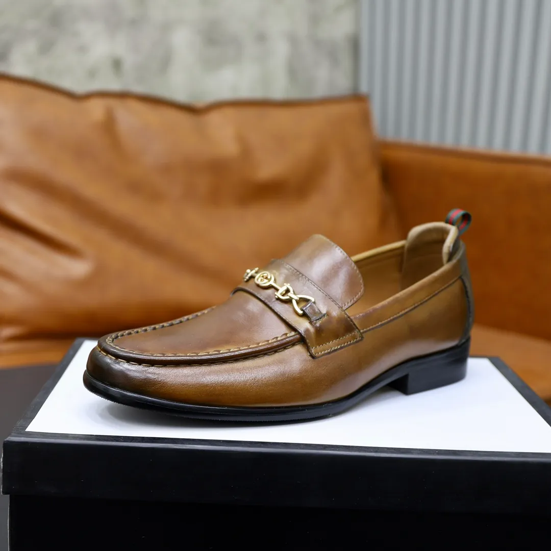 Men's shoes: 250🙅‍♂️🙅‍♂️🙅‍♂️Niuli Brand: GUCCI Size: 38-44 (45 can be customized) Level: Counter classic Material: Original soft cowhide upper Comfortable cowhide lining Original lightweight outsole Style category: Business casual footwear Driving leather shoes Color: Actual picture color